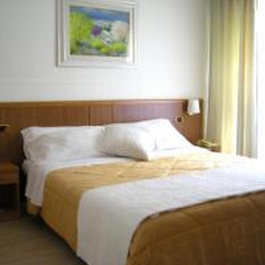 Hotel De La Ville Central 拉蒂纳 外观 照片