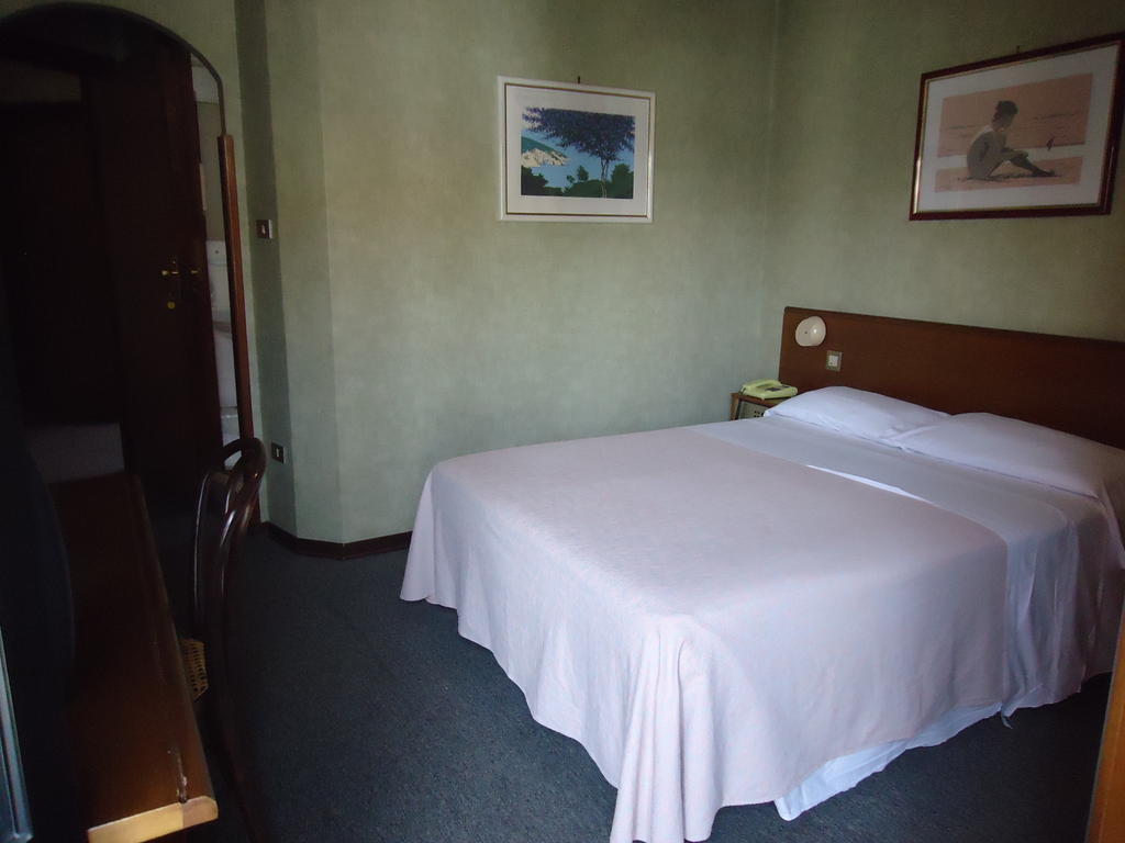 Hotel De La Ville Central 拉蒂纳 外观 照片